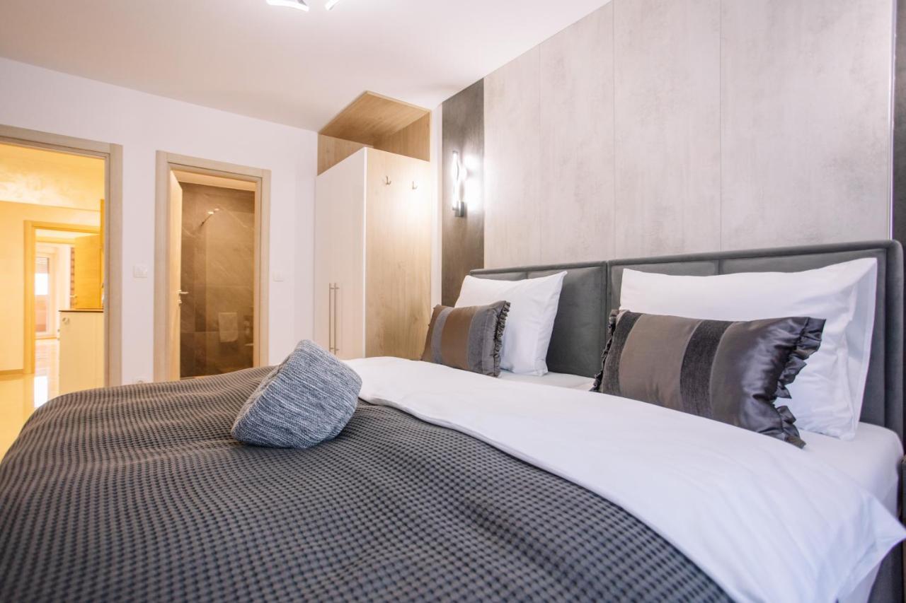 Apartments Hana City Center Ливно Екстериор снимка