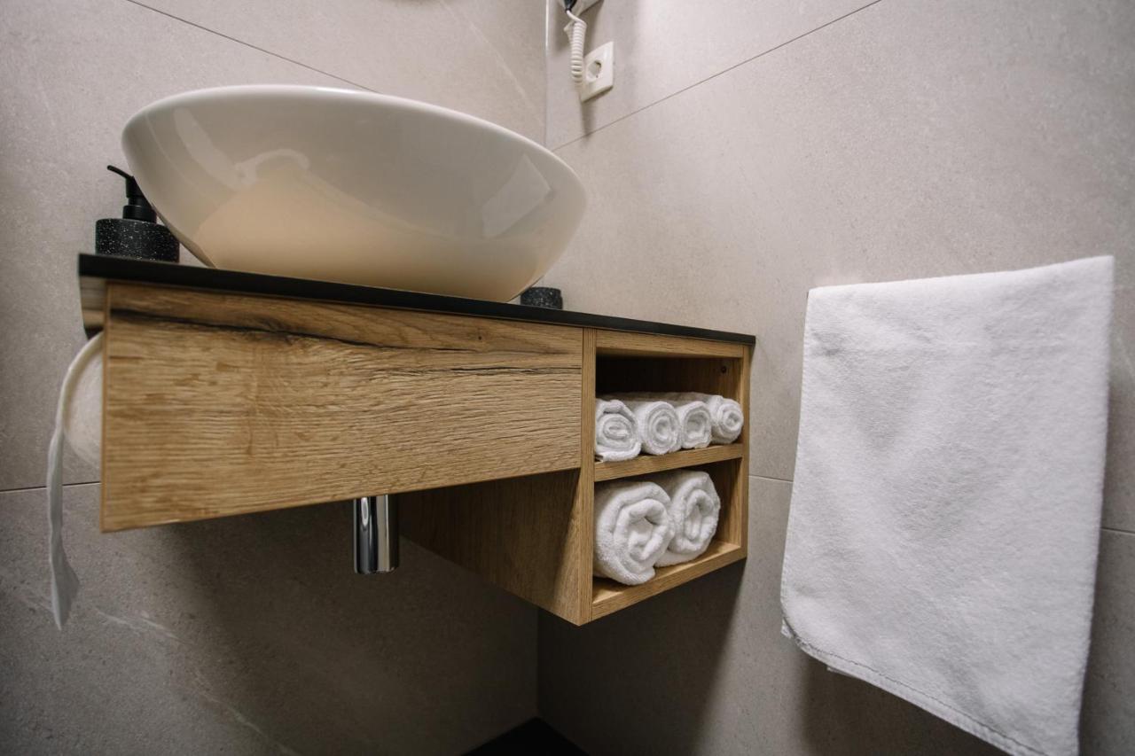 Apartments Hana City Center Ливно Екстериор снимка