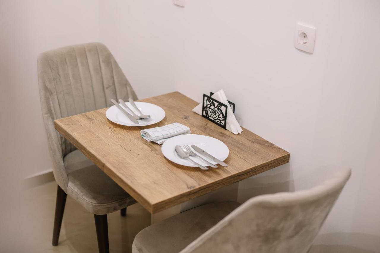 Apartments Hana City Center Ливно Екстериор снимка