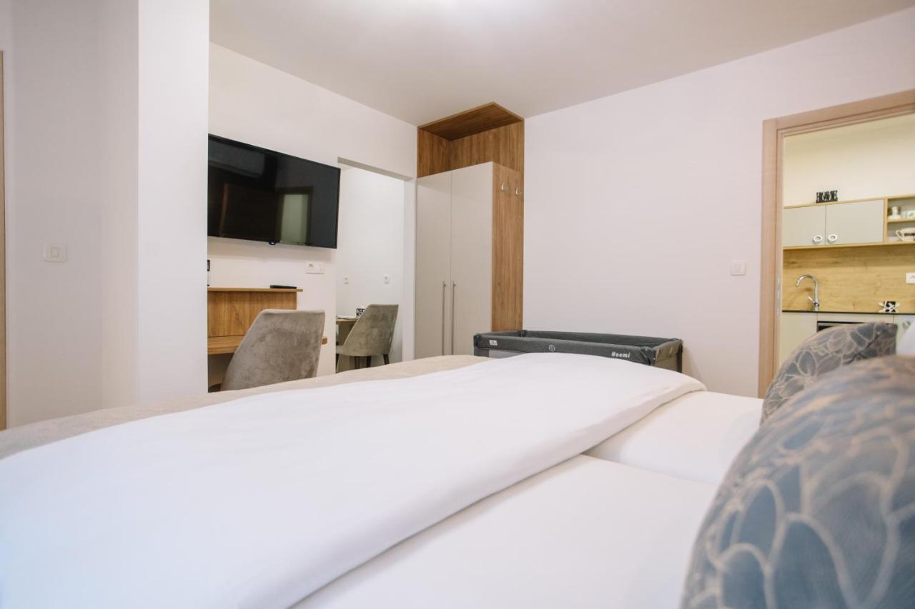 Apartments Hana City Center Ливно Екстериор снимка
