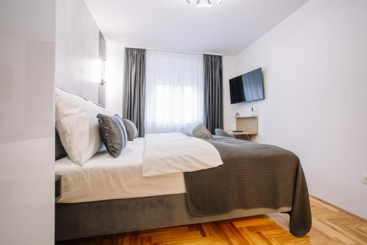 Apartments Hana City Center Ливно Екстериор снимка