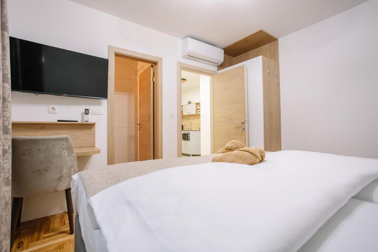 Apartments Hana City Center Ливно Екстериор снимка