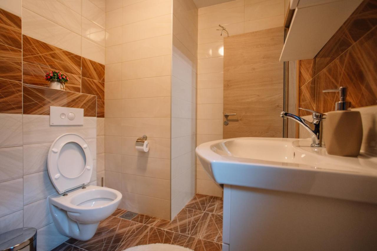 Apartments Hana City Center Ливно Екстериор снимка