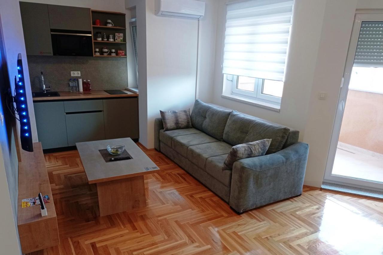 Apartments Hana City Center Ливно Екстериор снимка