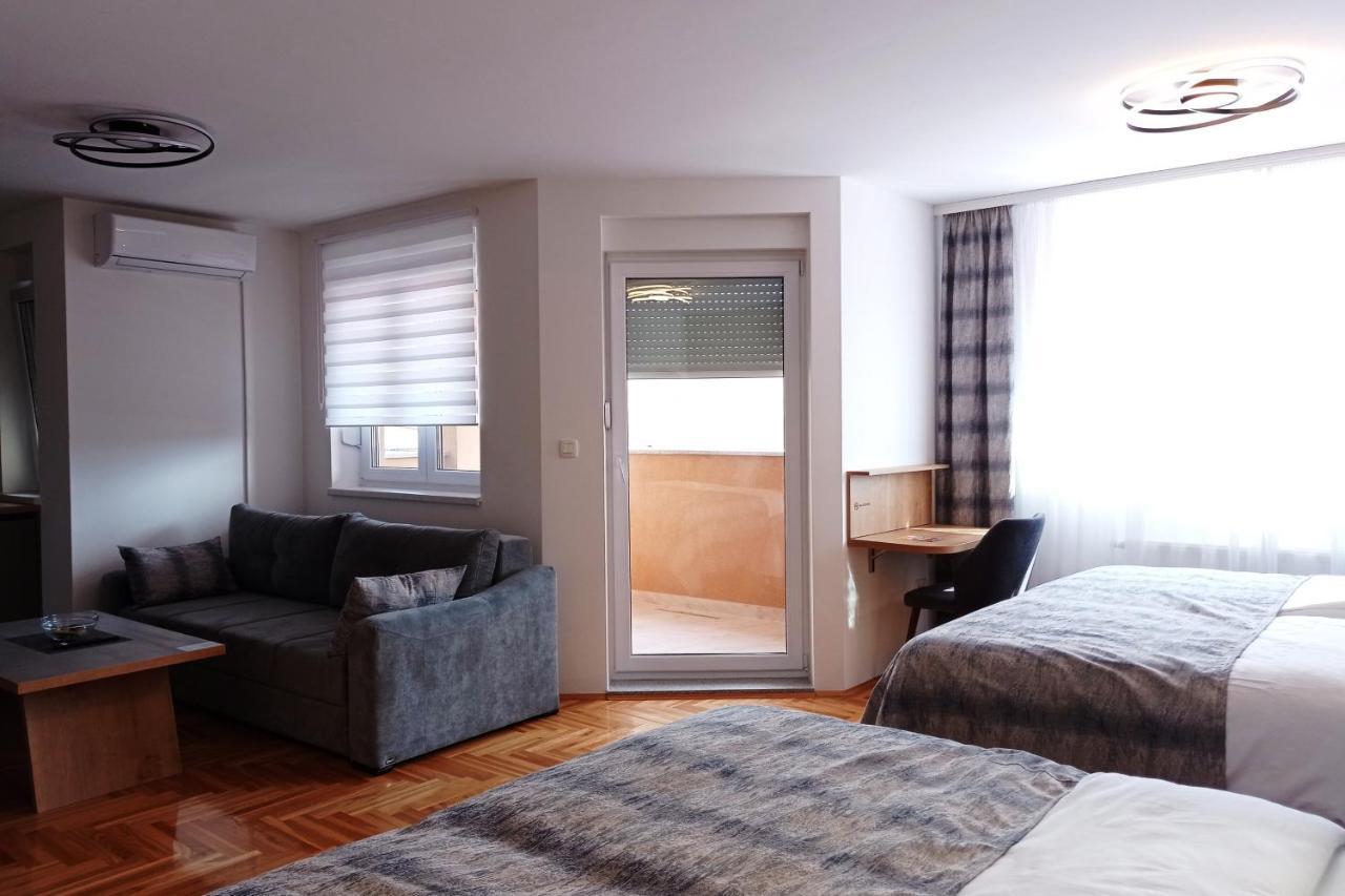 Apartments Hana City Center Ливно Екстериор снимка